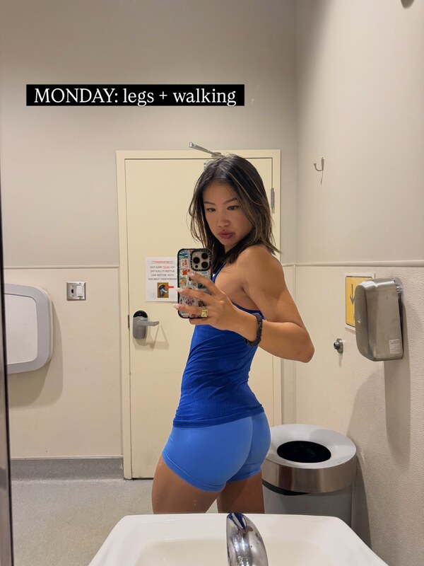 Iris Yang nude photo 5
