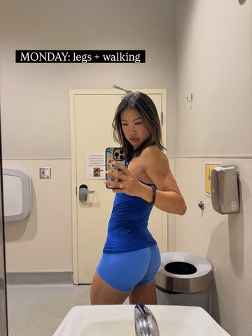 Iris Yang nude photo 2