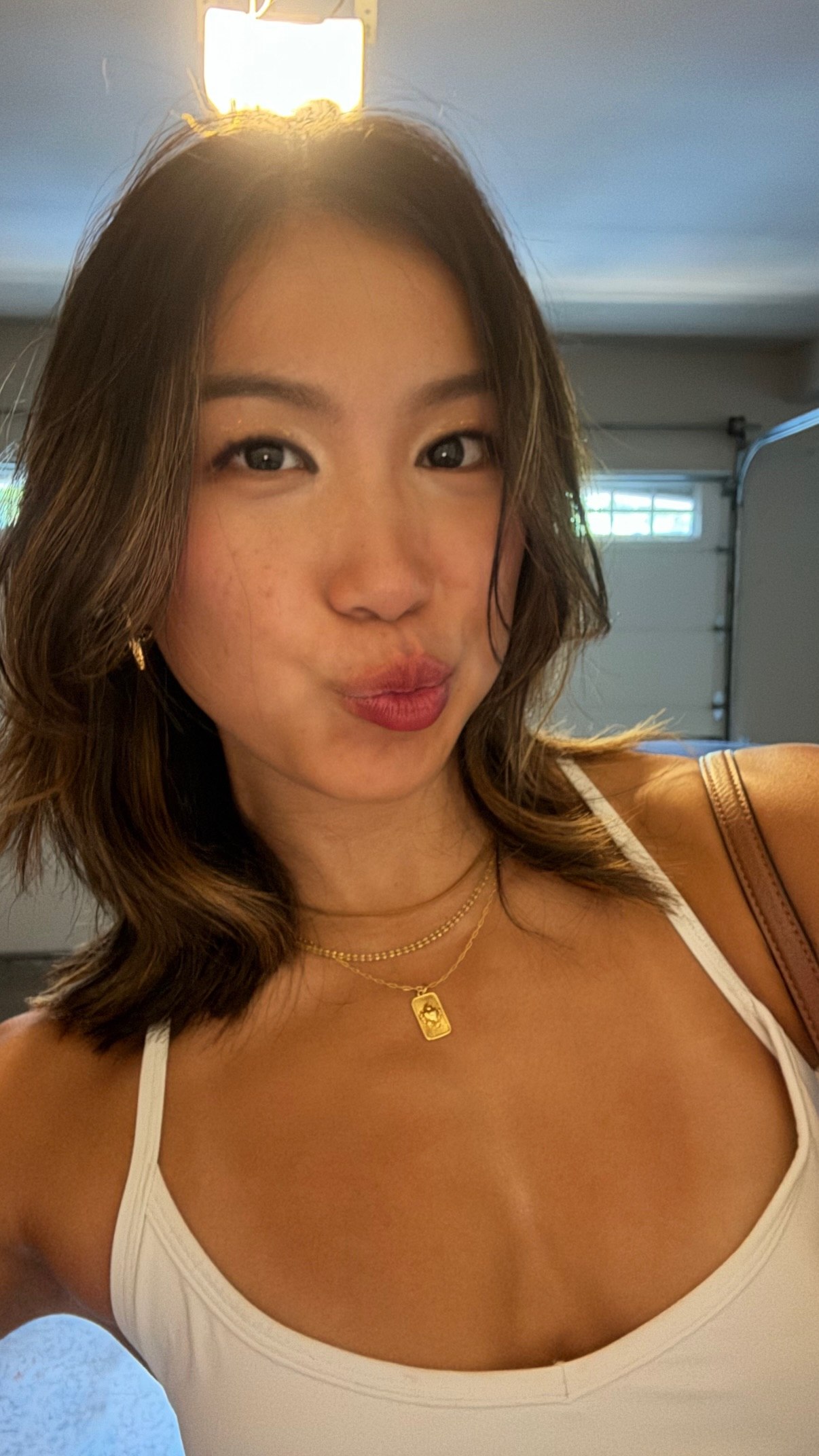 Iris Yang nude photo 3