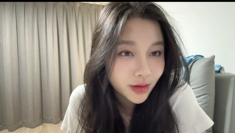 Irisadamsone nude photo 1