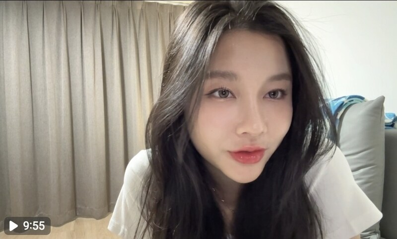 Irisadamsone nude photo 2