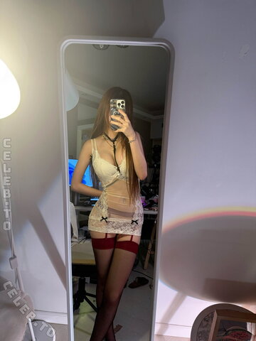 Irissiri129 nude photo 17