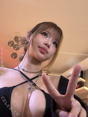 Irissiri129 nude photo 4