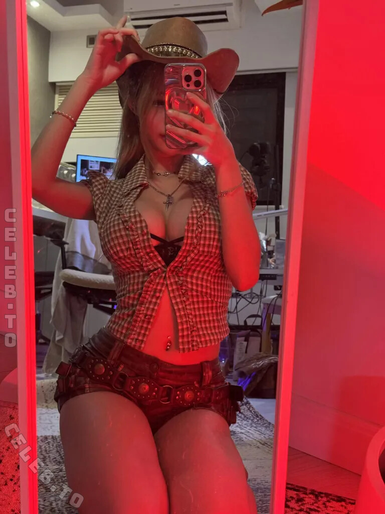 Irissiri129 nude photo 1