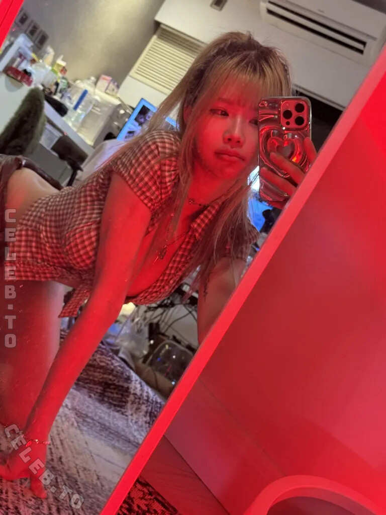 Irissiri129 nude photo 2
