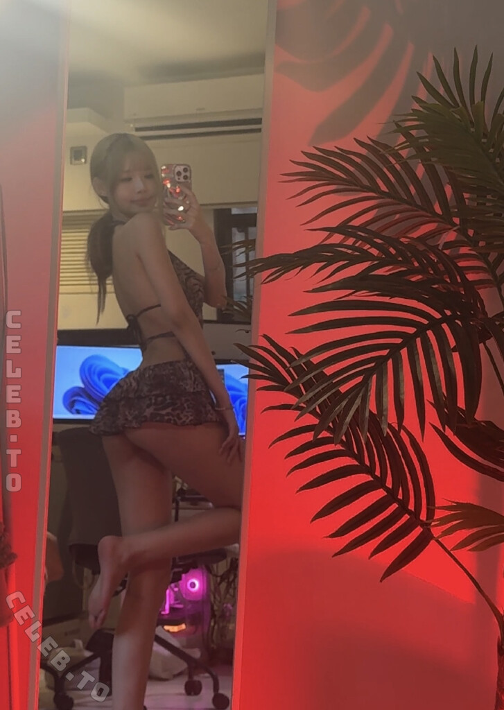 Irissiri129 nude photo 7