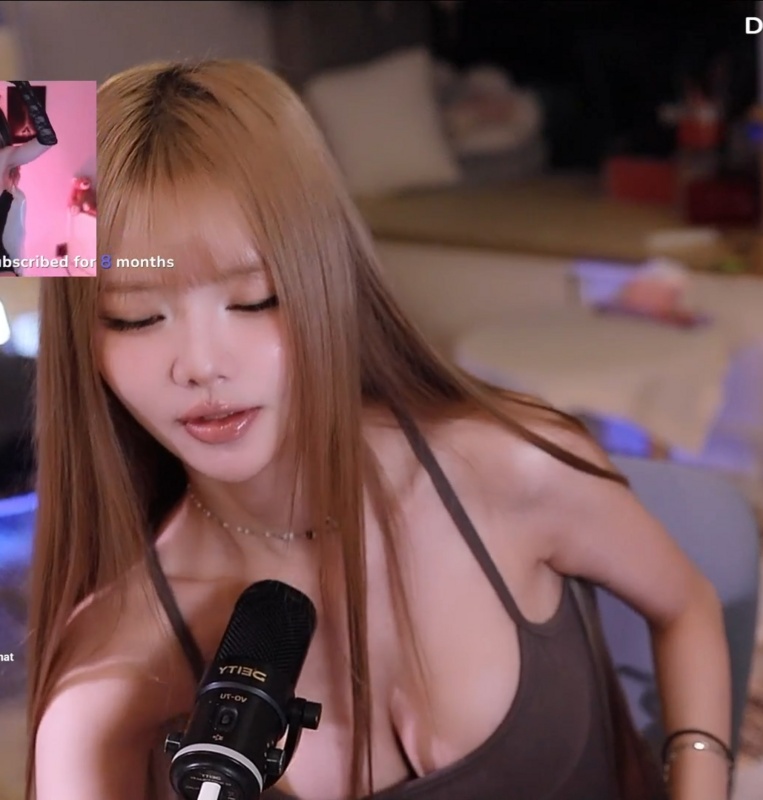 Irissiri129 nude photo 6