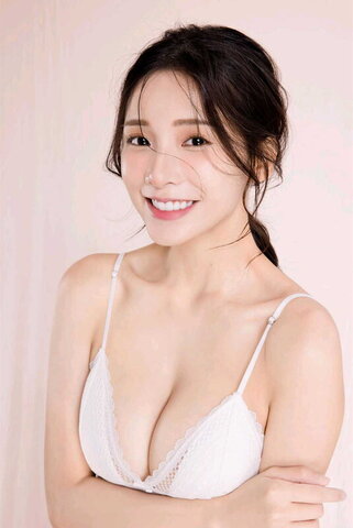 irisxiao_ nude photo 18