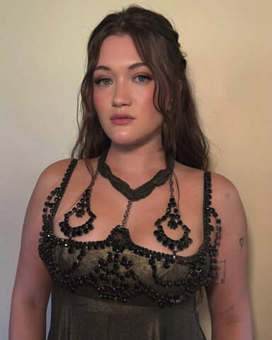 Isa Briones nude photo 8