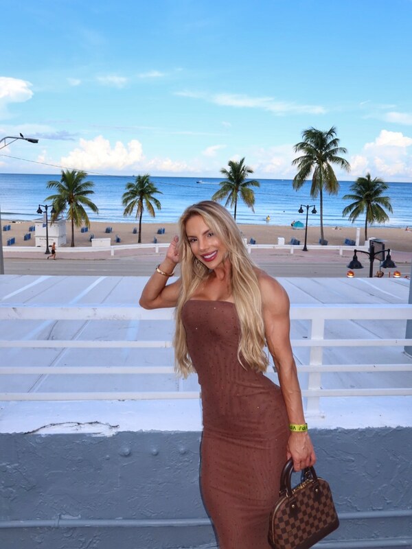 Isa Pereira nude photo 7