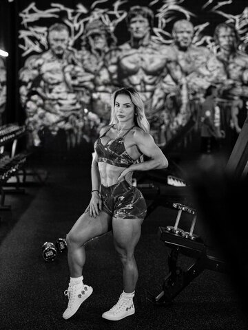 Isa Pereira nude photo 1