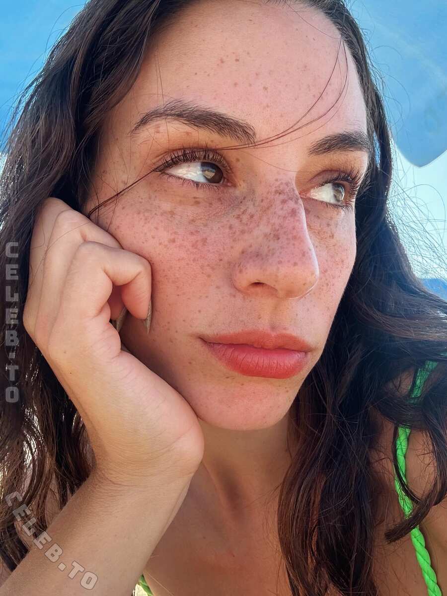 Isabela Reda nude photo 1
