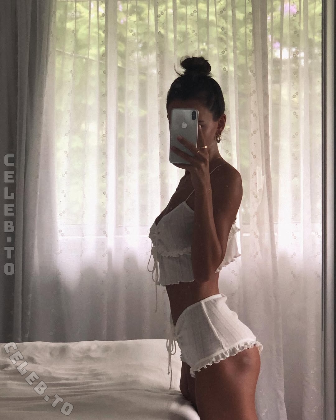 Isabella Mathers nude photo 3