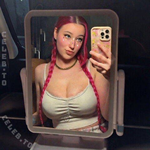isa.deadpool.girl nude photo 5