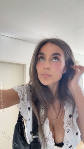 Isallieh nude photo 3