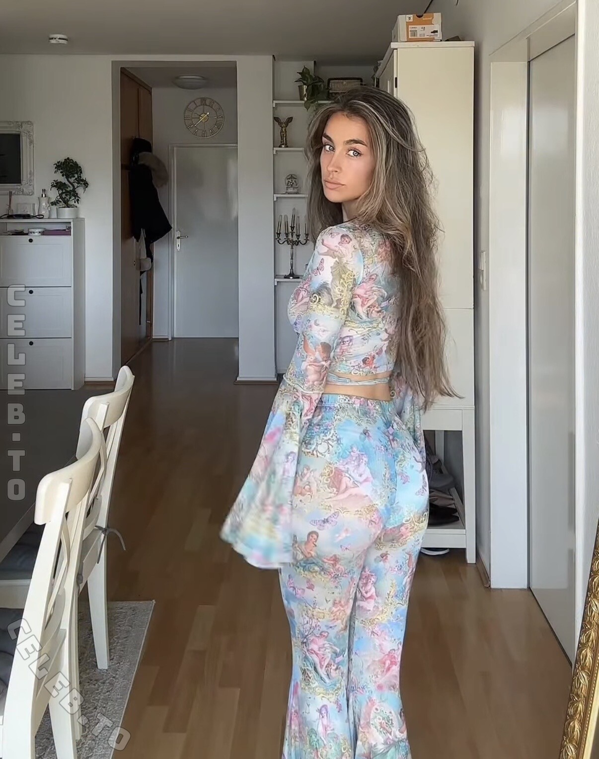 Isallieh nude photo 2