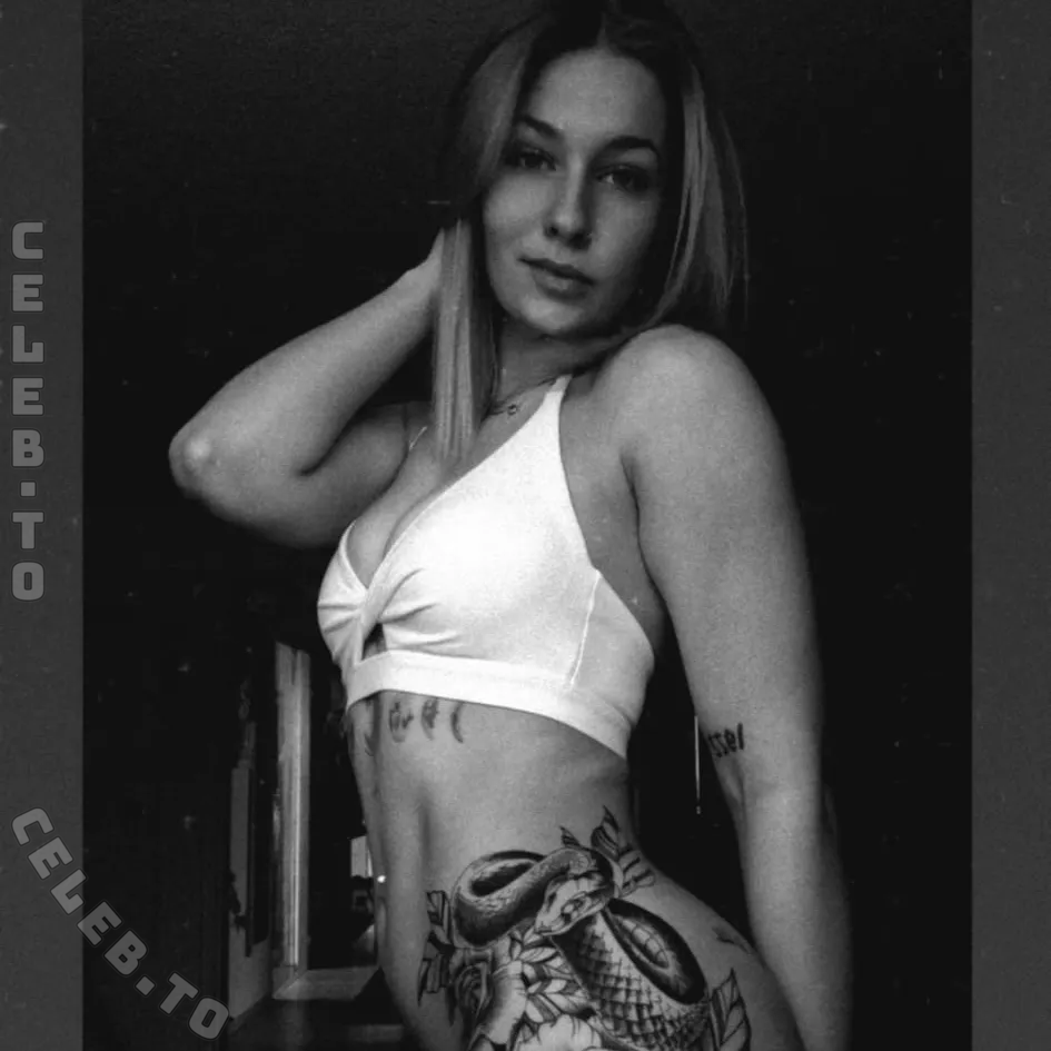 is.bella125 nude photo 1