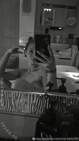 is.bella125 nude photo 8