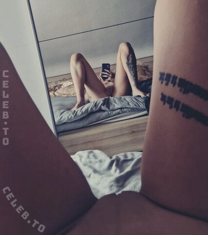 is.bella125 nude photo 2