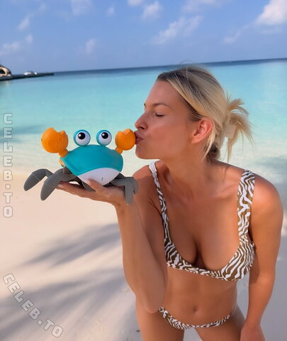 Isi Glück nude photo 7