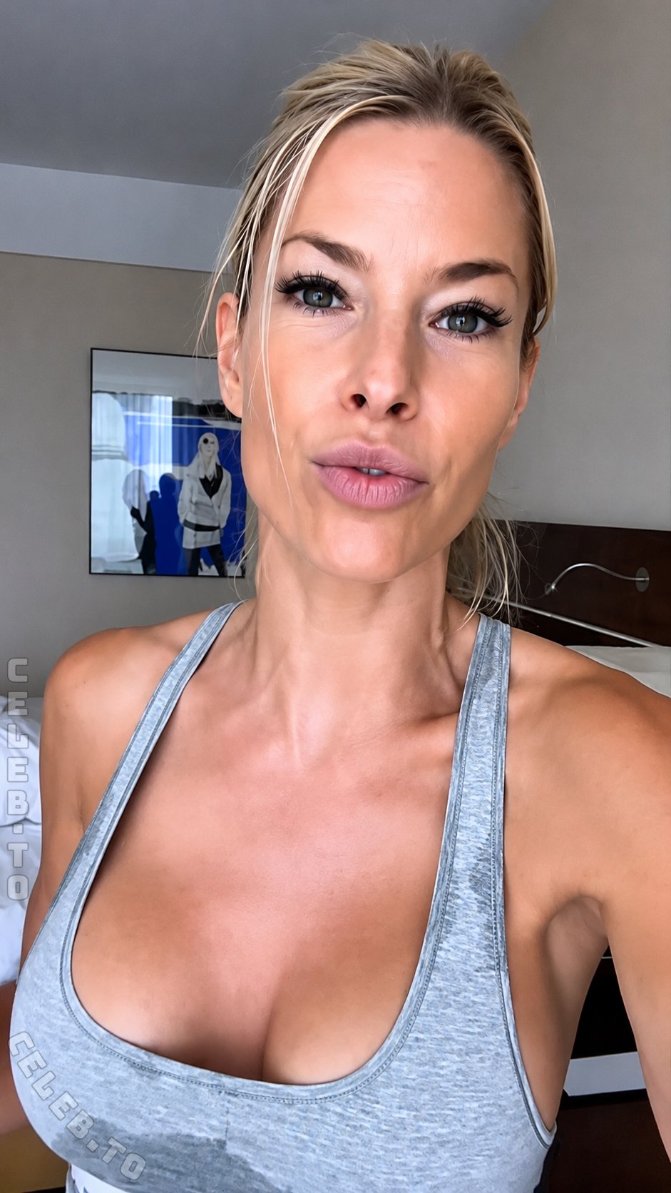 Isi Glück nude photo 5