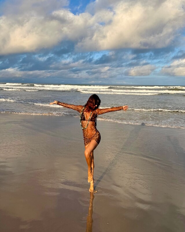 Isis Valverde nude photo 5
