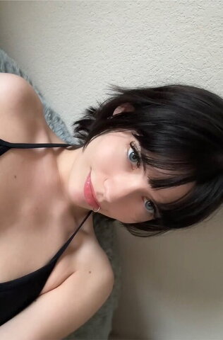 isizzly nude photo 12