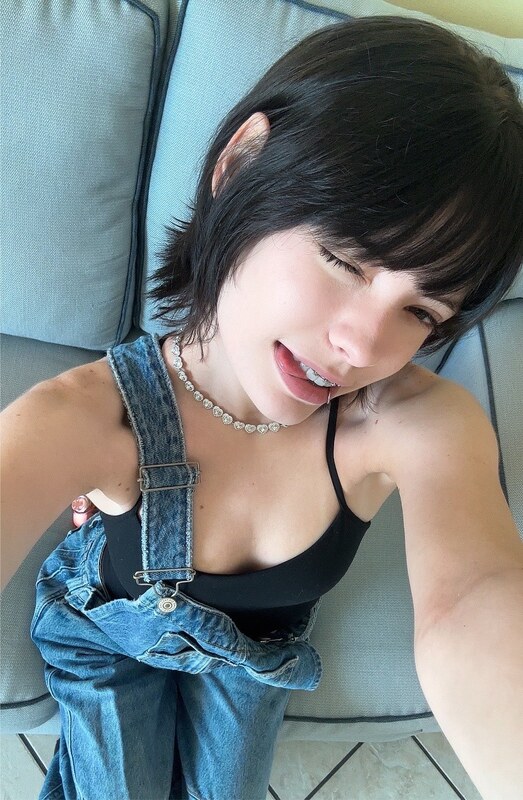 isizzly nude photo 4