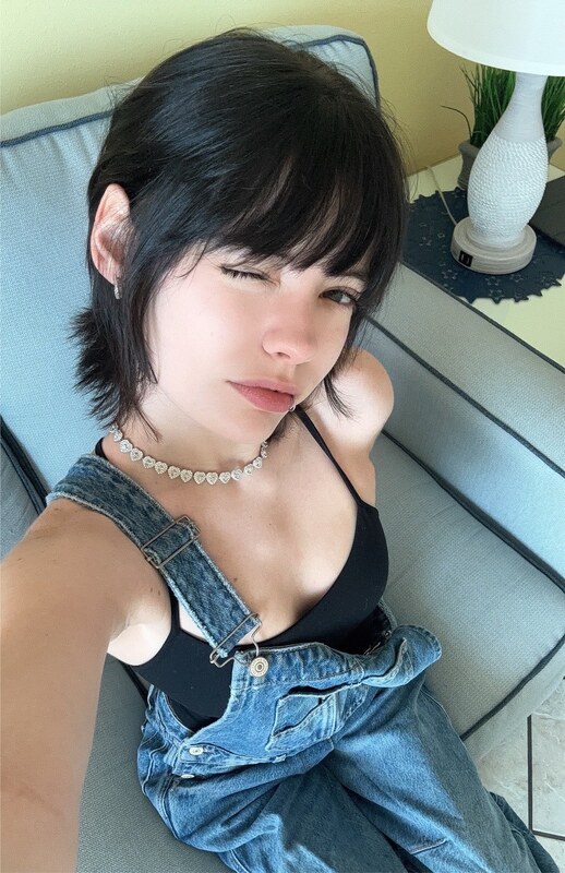 isizzly nude photo 5