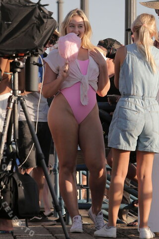 Iskra Lawrence nude photo 12
