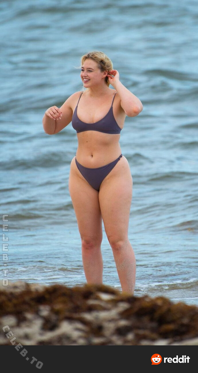 Iskra Lawrence nude photo 20