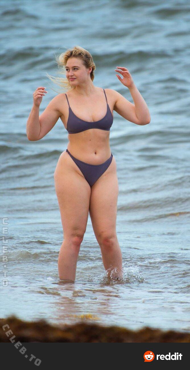 Iskra Lawrence nude photo 21