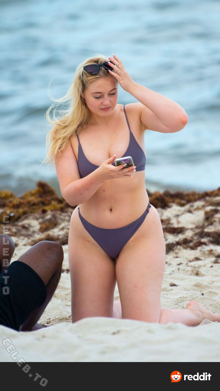 Iskra Lawrence nude photo 23