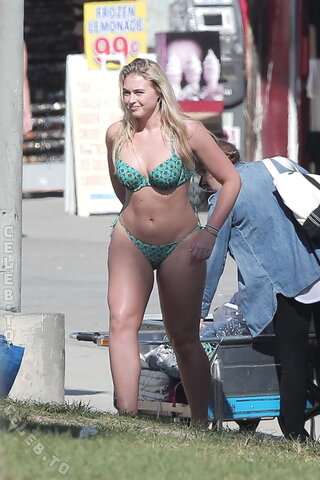 Iskra Lawrence nude photo 129