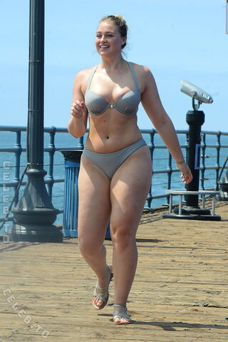 Iskra Lawrence nude photo 98