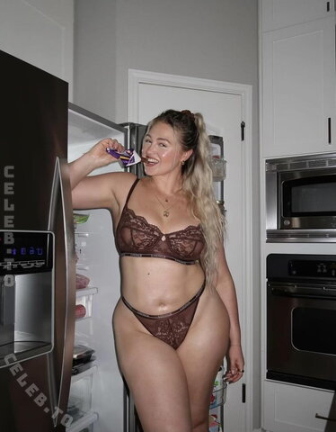 Iskra Lawrence – Even more lingerie