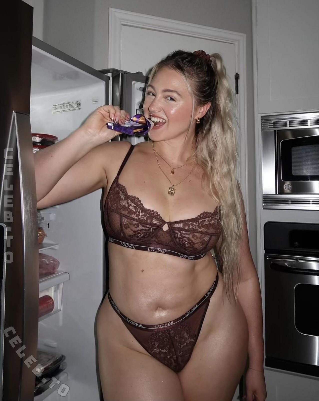 Iskra Lawrence nude photo 5