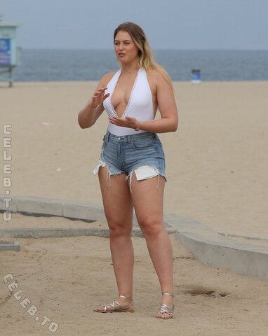 Iskra Lawrence nude photo 67