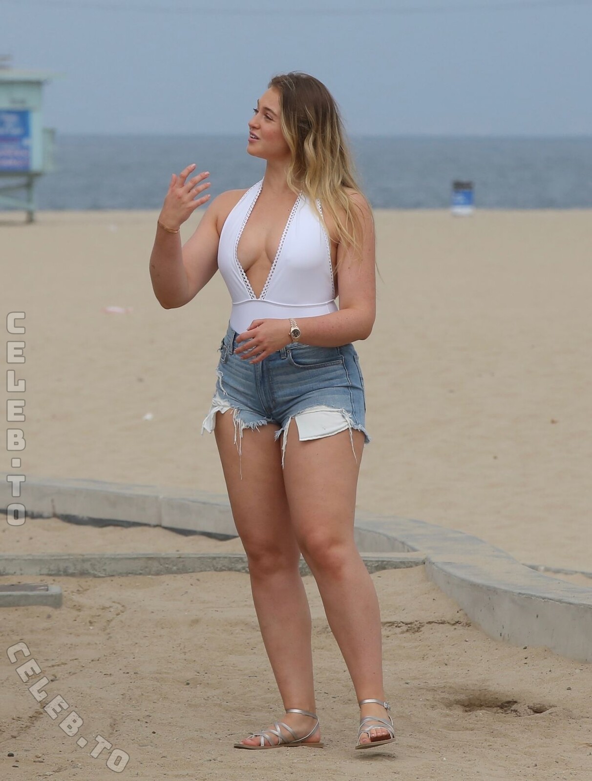 Iskra Lawrence nude photo 4
