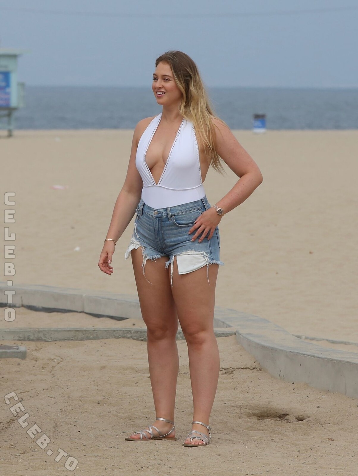 Iskra Lawrence nude photo 5