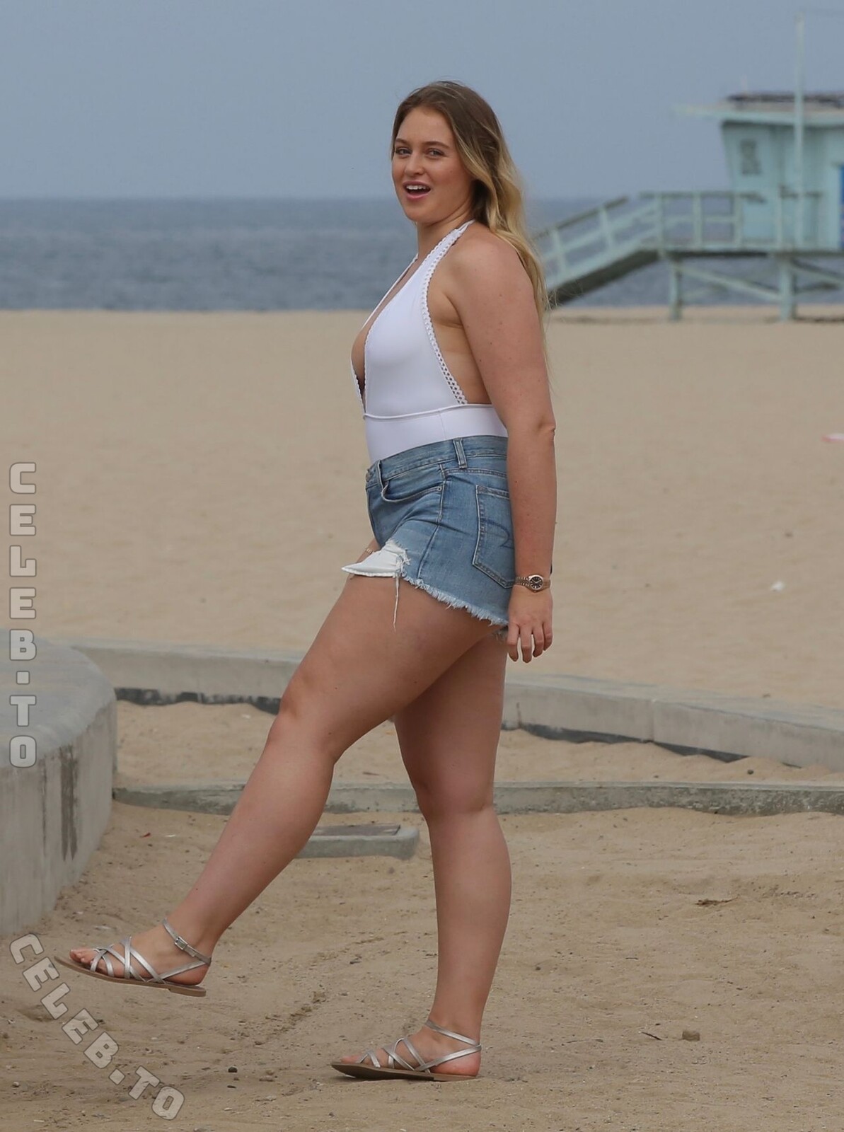 Iskra Lawrence nude photo 15