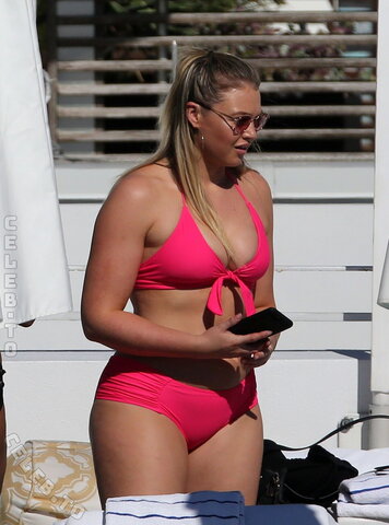 Iskra Lawrence nude photo 33