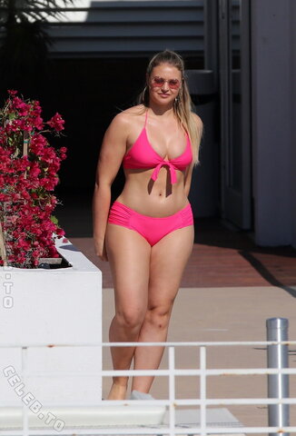Iskra Lawrence nude photo 30
