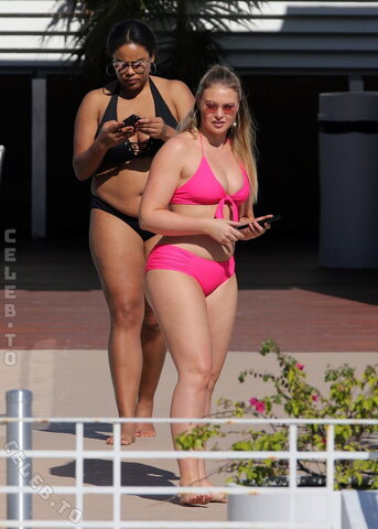 Iskra Lawrence nude photo 25