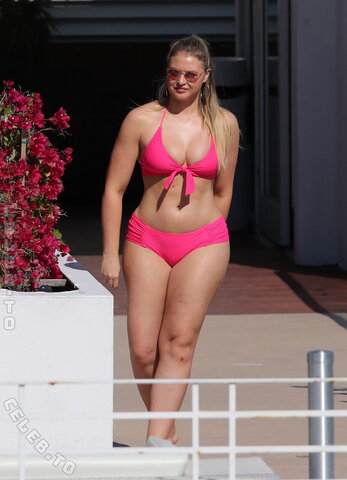 Iskra Lawrence nude photo 22