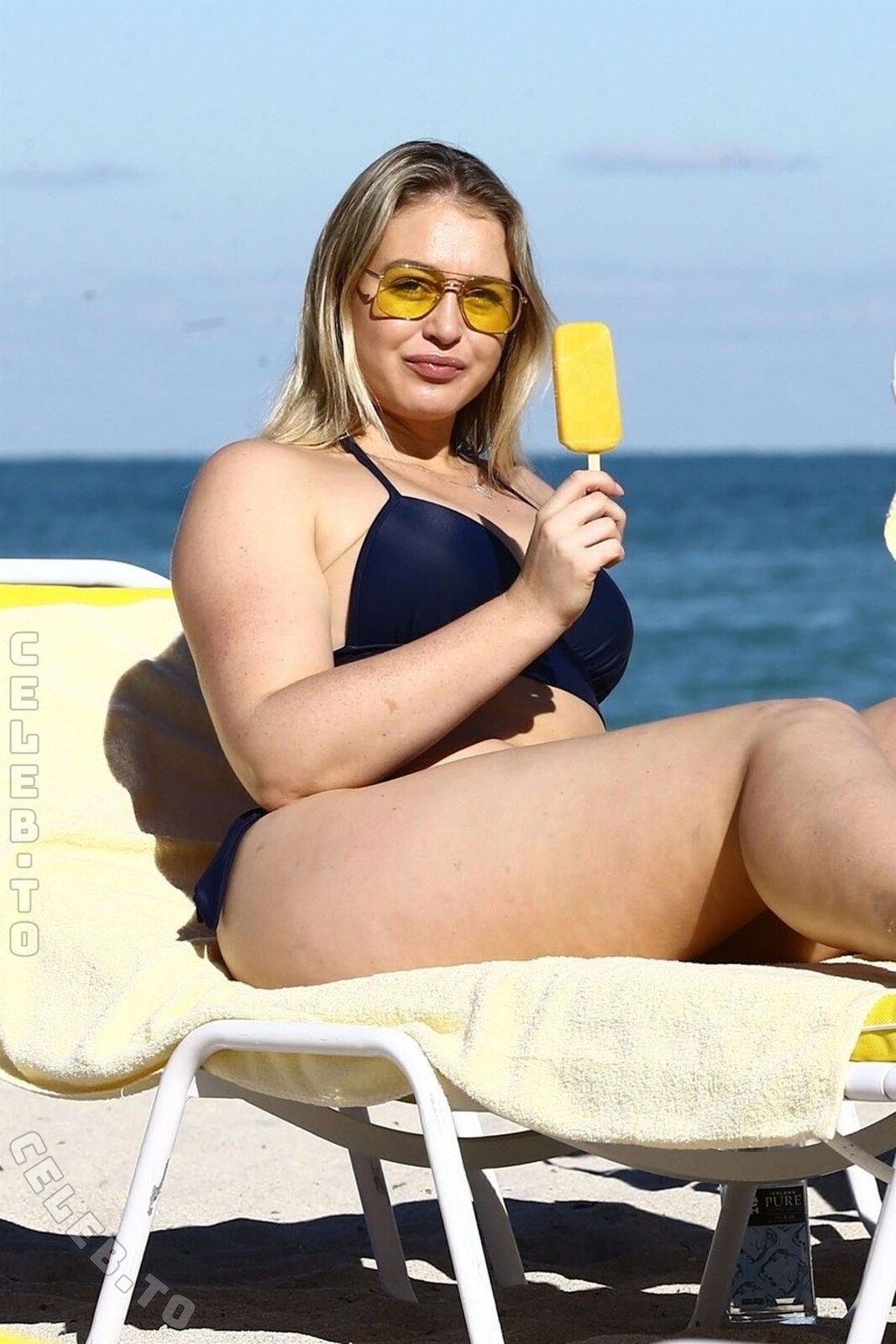 Iskra Lawrence nude photo 2