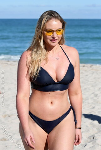 Iskra Lawrence nude photo 11