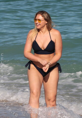Iskra Lawrence nude photo 9