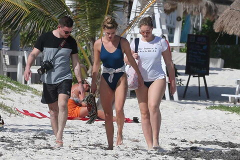 Iskra Lawrence nude photo 74