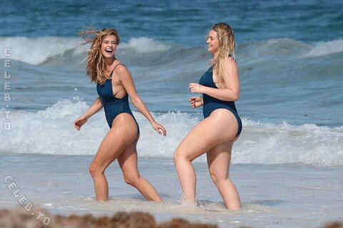 Iskra Lawrence nude photo 70